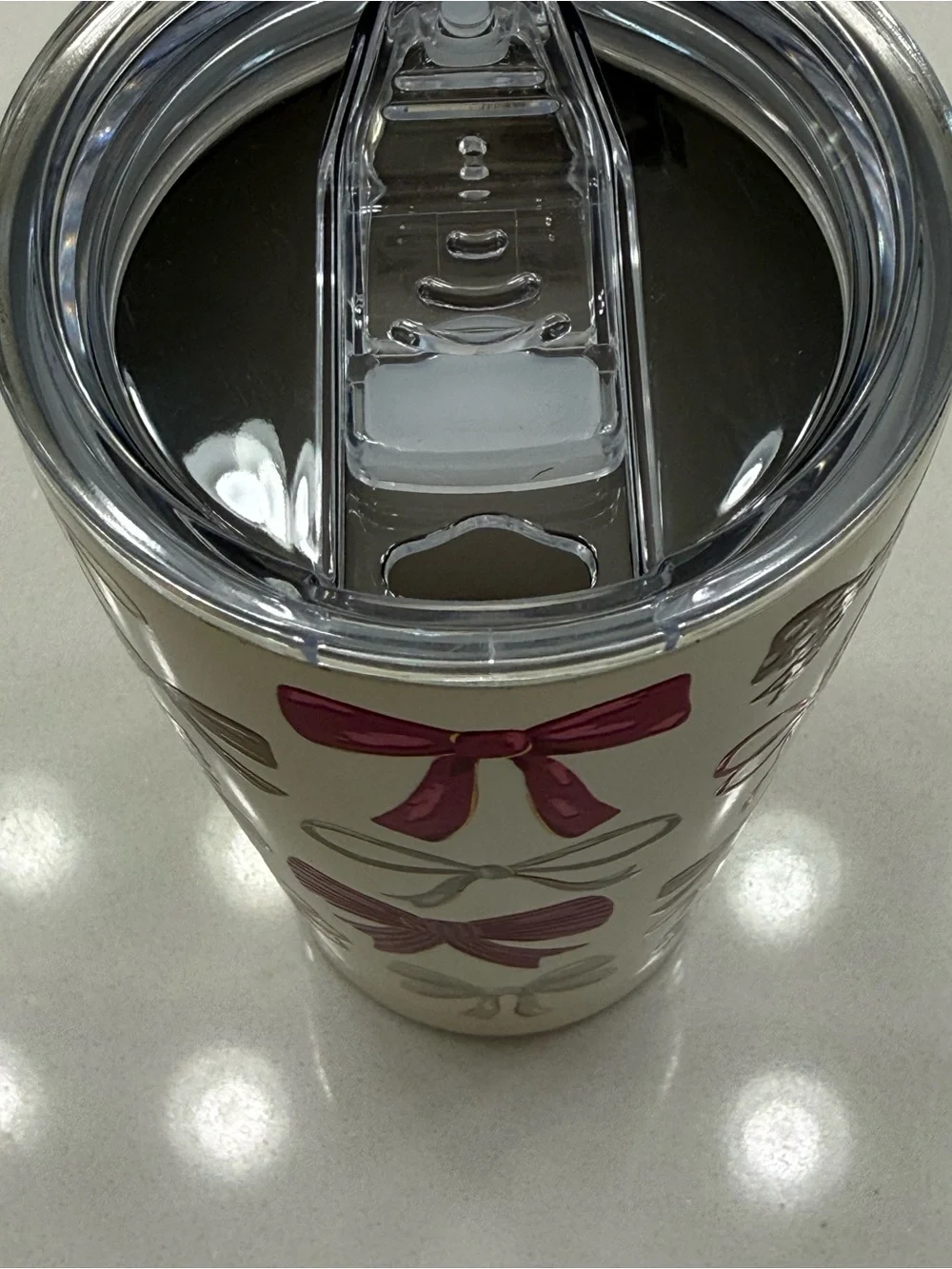 BEAUTIFUL Cream Insulated Tumbler with Pink & Taupe Bow Motif 🎀NWT🎀 ‘